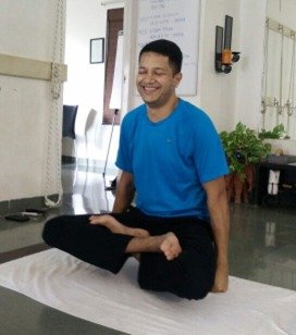 Ashish Mehta Tolasana 00