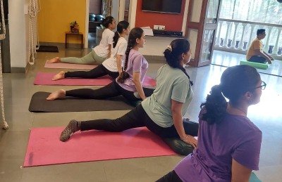 Yoga Teacher Training 20 Trainees in Rajkapotasana2 002